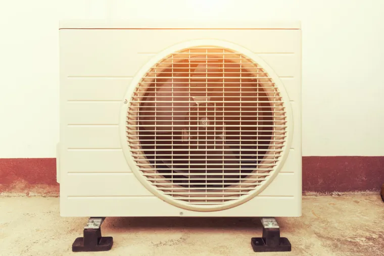 Installation et maintenance d'une pompe à chaleur air-eau dans un appartement à la montagne, Le Bourg d'Oisans, EURL OPC